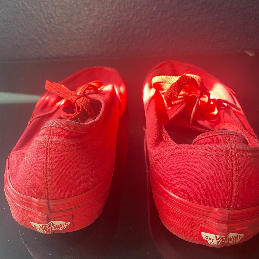 Red vans - Picture 3 of 4